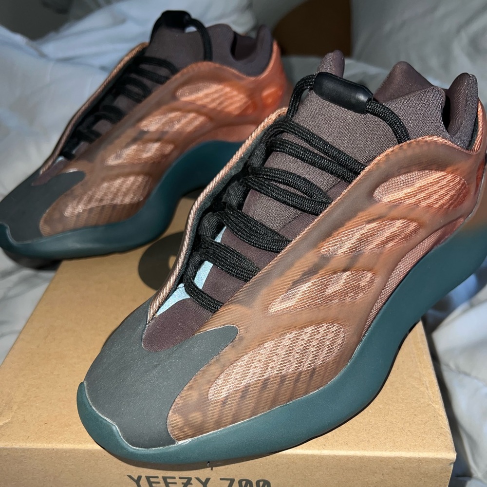 Adidas Yeezy 700 V3 Copper Fade